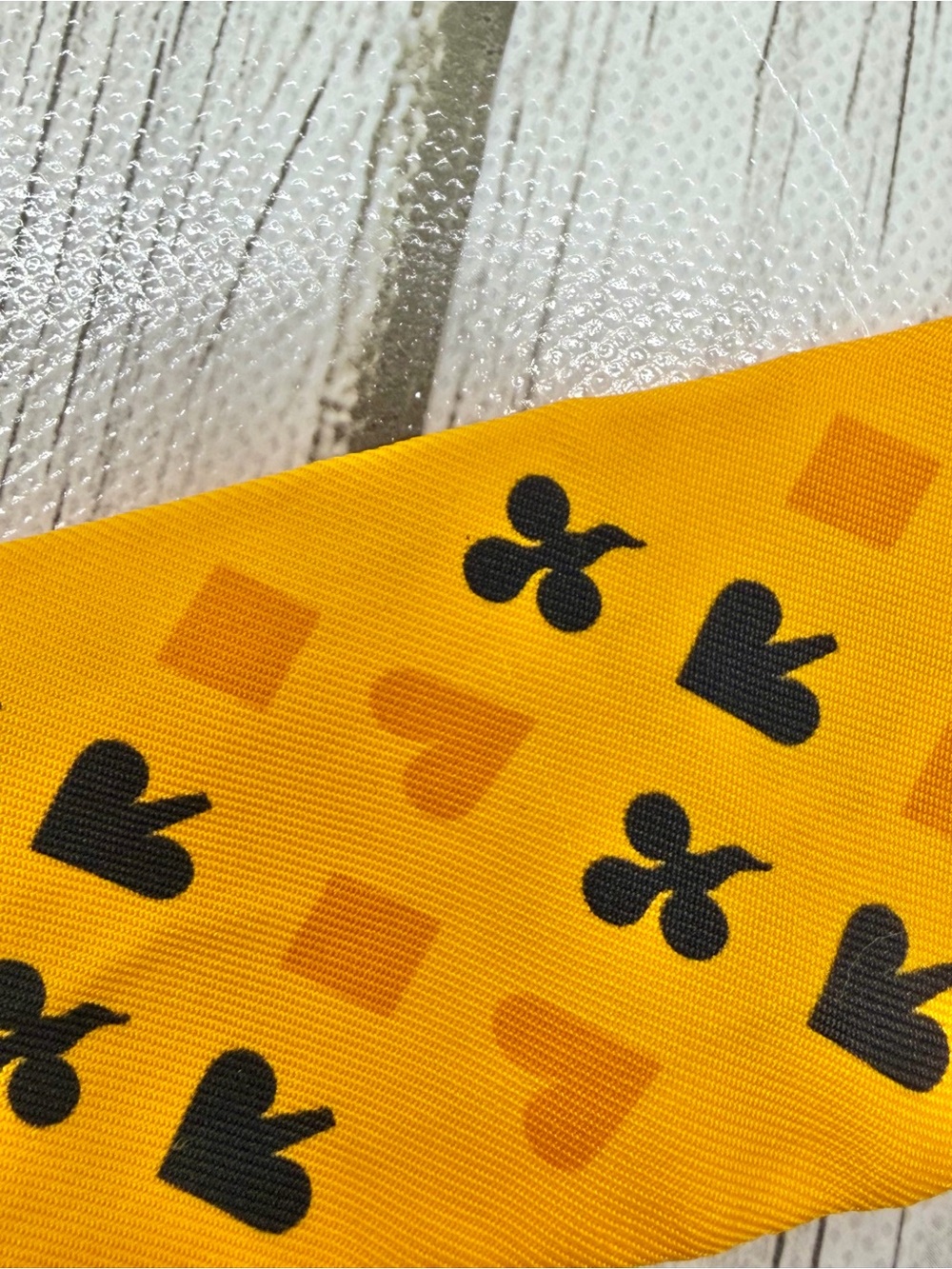 PRE LOVED Hermès "Jeu de Cartes" Twilly Scarf - Picture 8 of 9